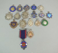 Lot 442 - Eighteen assorted silver, white metal and...
