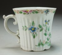 Lot 34 - An early Worcester porcelain fluted coffee can,...