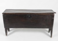 Lot 121 - A late 17th century elm six plank coffer with...