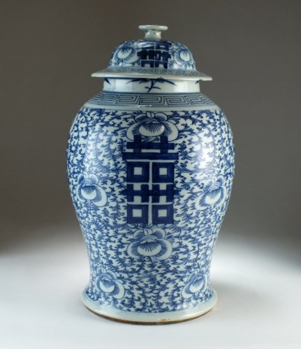 Lot 107 - A large Chinese blue and white jar and cover,...