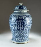 Lot 107 - A large Chinese blue and white jar and cover,...