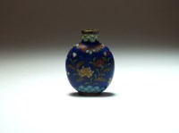 Lot 177 - A Chinese cloisonne snuff bottle, Qing, worked...