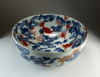 Lot 243 - A large Japanese Imari fish bowl, Meiji/Taisho...