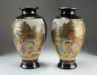 Lot 244 - A pair of Japanese Satsuma vases, Taisho era,...