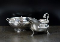 Lot 45 - A George III silver sauce boat, makers mark...