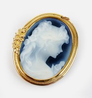 Lot 152 - A 9ct gold mounted hardstone cameo brooch,...
