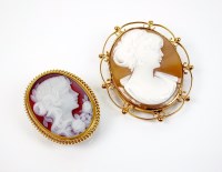 Lot 168 - An 18ct gold mounted oval hardstone cameo...