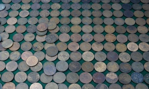 Lot 378 - A collection of farthings, Victorian to...