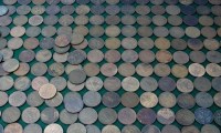 Lot 378 - A collection of farthings, Victorian to...