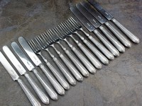 Lot 28 - A set of sixteen Victorian silver fruit knives...