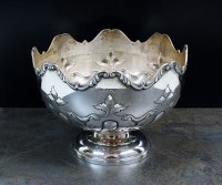 Lot 36 - A George V silver pedestal bowl, Mappin & Webb,...