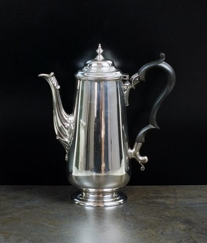 Lot 40 - A George III style Scottish silver coffee pot,...