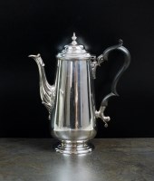 Lot 40 - A George III style Scottish silver coffee pot,...