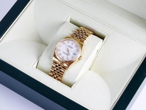 Lot 217 - A Lady's Rolex 18ct yellow gold Oyster...