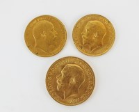 Lot 444 - A George V sovereign, dated 1914, together...