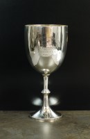 Lot 12 - An Edwardian silver trophy cup, I S Greenberg...