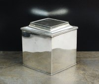 Lot 64 - An Elkington & Co silver box, Birmingham 1924,...