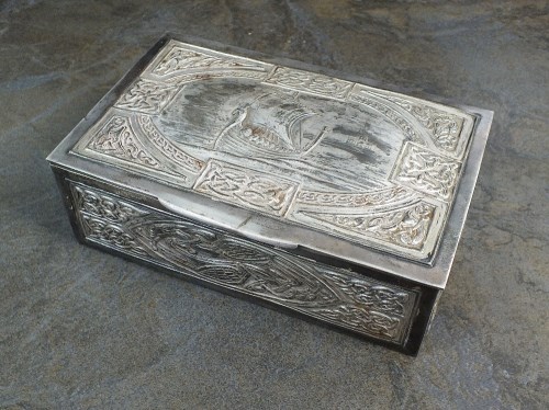Lot 116 - A Scottish provincial Iona silver box, by...