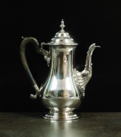 Lot 122 - A George III silver coffee pot, William Cripps,...