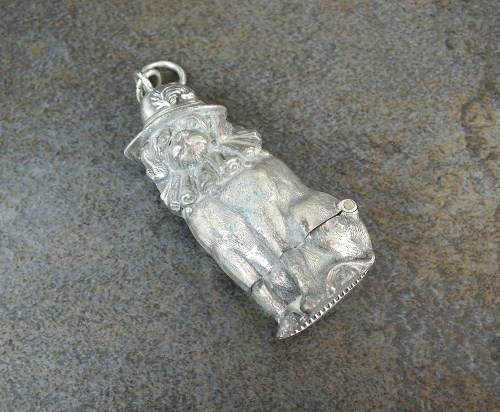 Lot 143 - A novelty silver vesta case in the form of a...