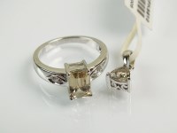 Lot 220 - An 18ct white gold zultanite and diamond ring,...