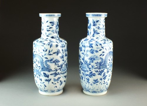 Lot 20 - A pair of Chinese blue and white rouleau vases,...