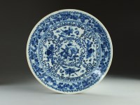 Lot 32 - A Chinese blue and white dish, Qianlong seal...