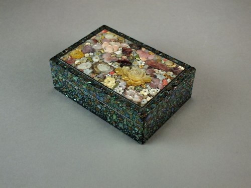 Lot 253 - A good Japanese shibayama box and cover, Meiji...