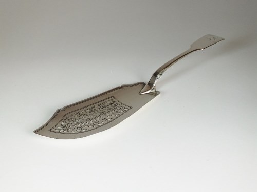 Lot 37 - A William IV Fiddle pattern silver fish slice,...
