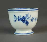 Lot 76 - A low Caughley egg cup painted with Chantilly...