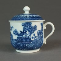 Lot 88 - A Caughley custard cup and cover...