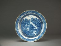 Lot 104 - A rare shaped Caughley dessert dish,...