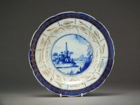 Lot 106 - A Caughley dessert plate from the Arabesque...