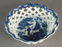 Lot 116 - A Caughley oval basket transfer-printed in the...