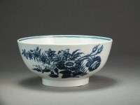 Lot 290 - A large Caughley bowl transfer-printed with...