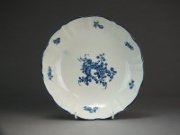 Lot 302 - A Caughley dish or large Royal fluted dish...