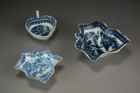 Lot 350 - A small Caughley pickle leaf dish...