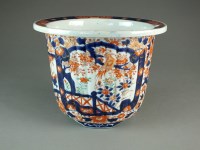 Lot 659 - A Japanese Imari jardiniere, Meiji/Taisho...