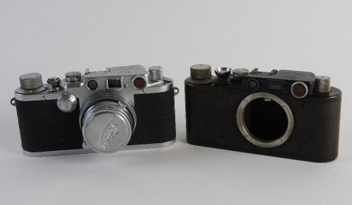 Lot 762 - A group of cameras and accessories including a...