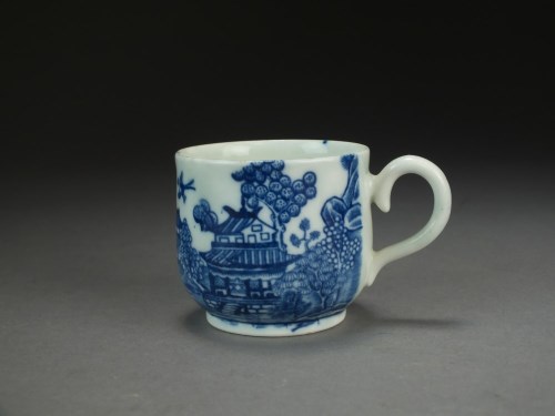 Lot 2 - A Caughley custard cup transfer-printed in the...