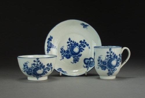 Lot 3 - A Caughley trio of coffee cup, tea bowl and...