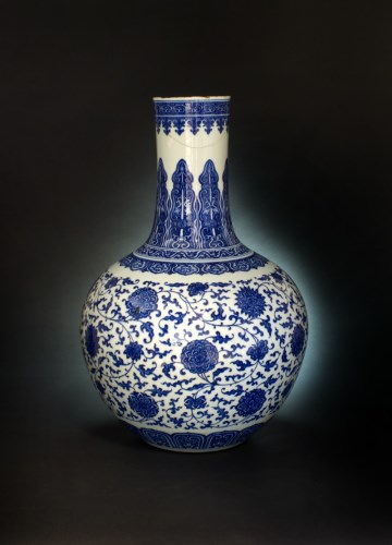 Lot 117 - A large and impressive Chinese blue and white...