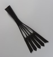 Lot 301 - A 19th century iron five prong eel spearhead,...