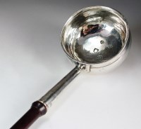 Lot 82 - A George I silver toddy ladle, John Albright,...