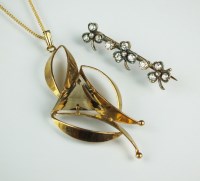 Lot 145 - A 9ct gold smoky quartz set pendant, with...
