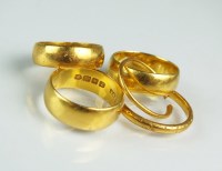 Lot 154 - Five 22ct gold wedding bands, (one cut), total...