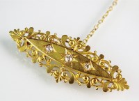 Lot 160 - A 15ct gold three stone diamond bar brooch,...