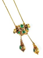 Lot 254 - A 19th century emerald set negligee style...