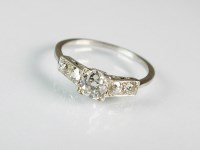 Lot 302 - An early 20th century diamond ring, designed...