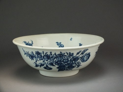 Lot 1 - A Caughley wash stand bowl transfer-printed...